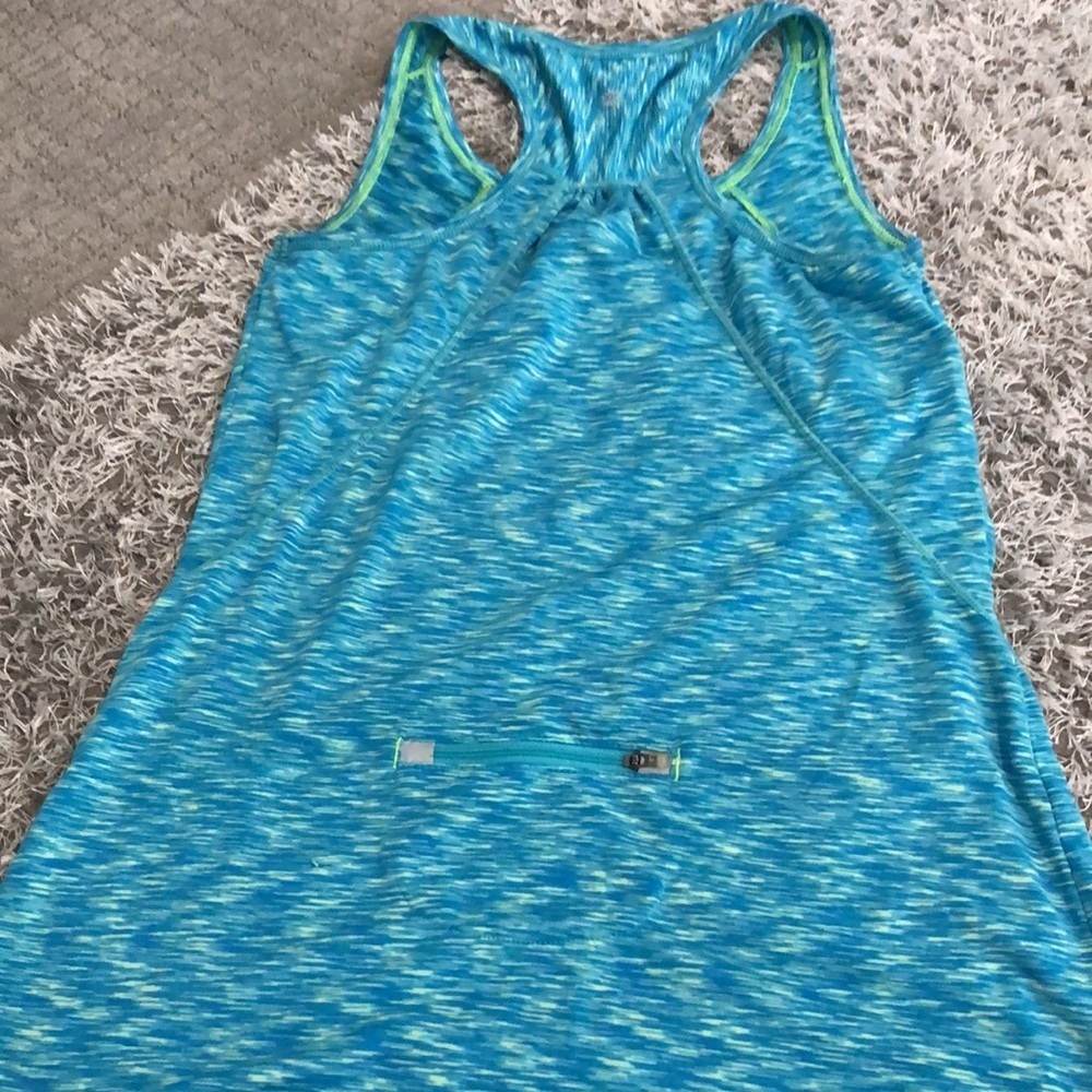 Two workout tanks - Picture 4 of 7